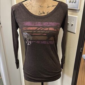 Flawless used condition, vintage, brown with colored graphic, Old Navy shirt.